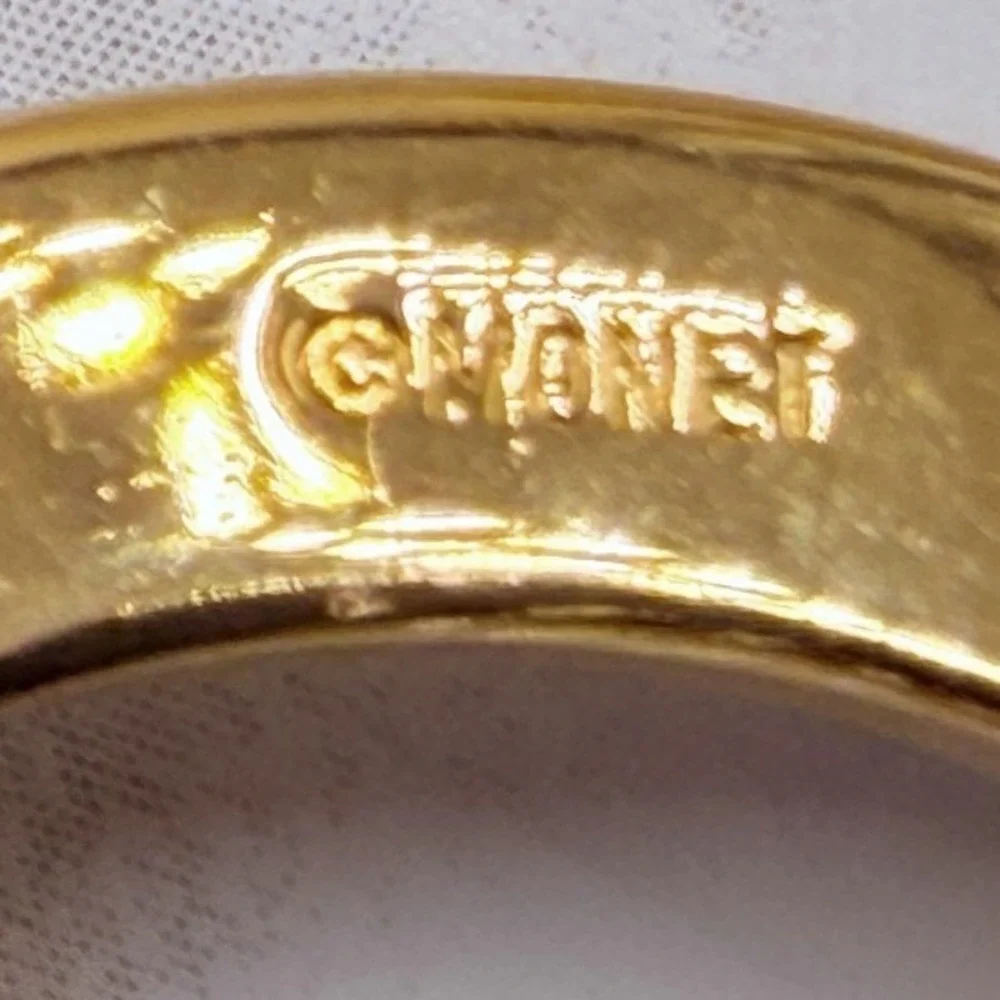 Vintage Monet Navy Blue Enamel Gold Tone Circle Brooch Roll Over Clasp 1.5
